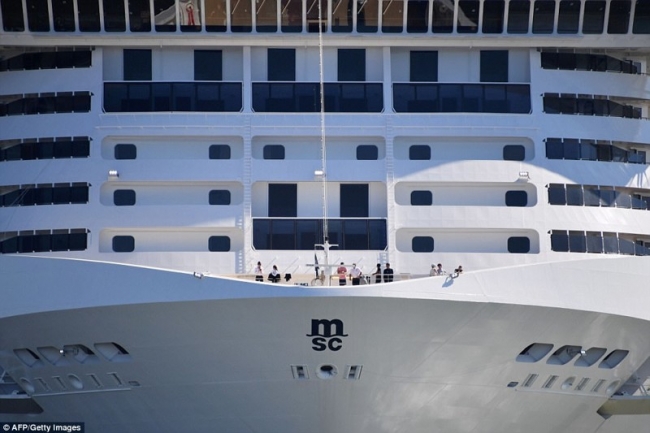 Церемония запуска гигантского круизного судна Maraviglia
