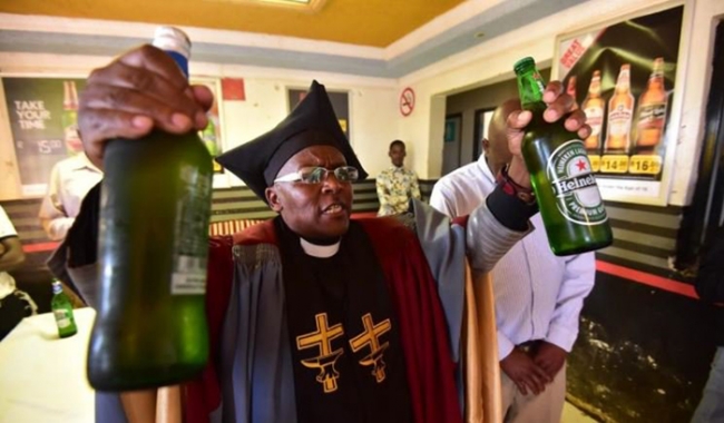 Церковь Габола в ЮАР: здесь можно молиться и пить алкоголь одновременно