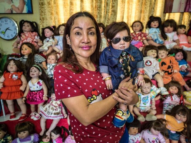 В Таиланде вирусно покупают кукол-талисманов