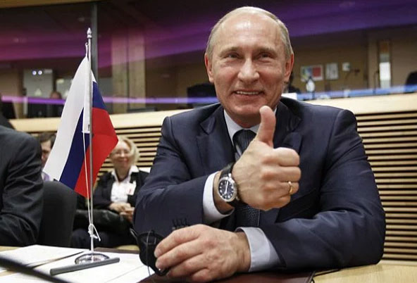 Путина поддержало больше половины государства