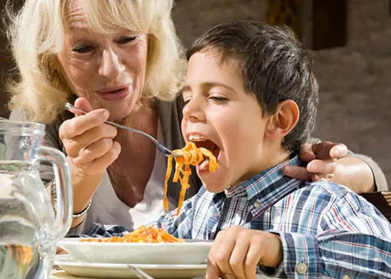 Причина проблемы с питанием – чрезмерная забота родителей