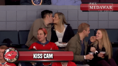 Топ 10 смешных Kiss Cam моментов